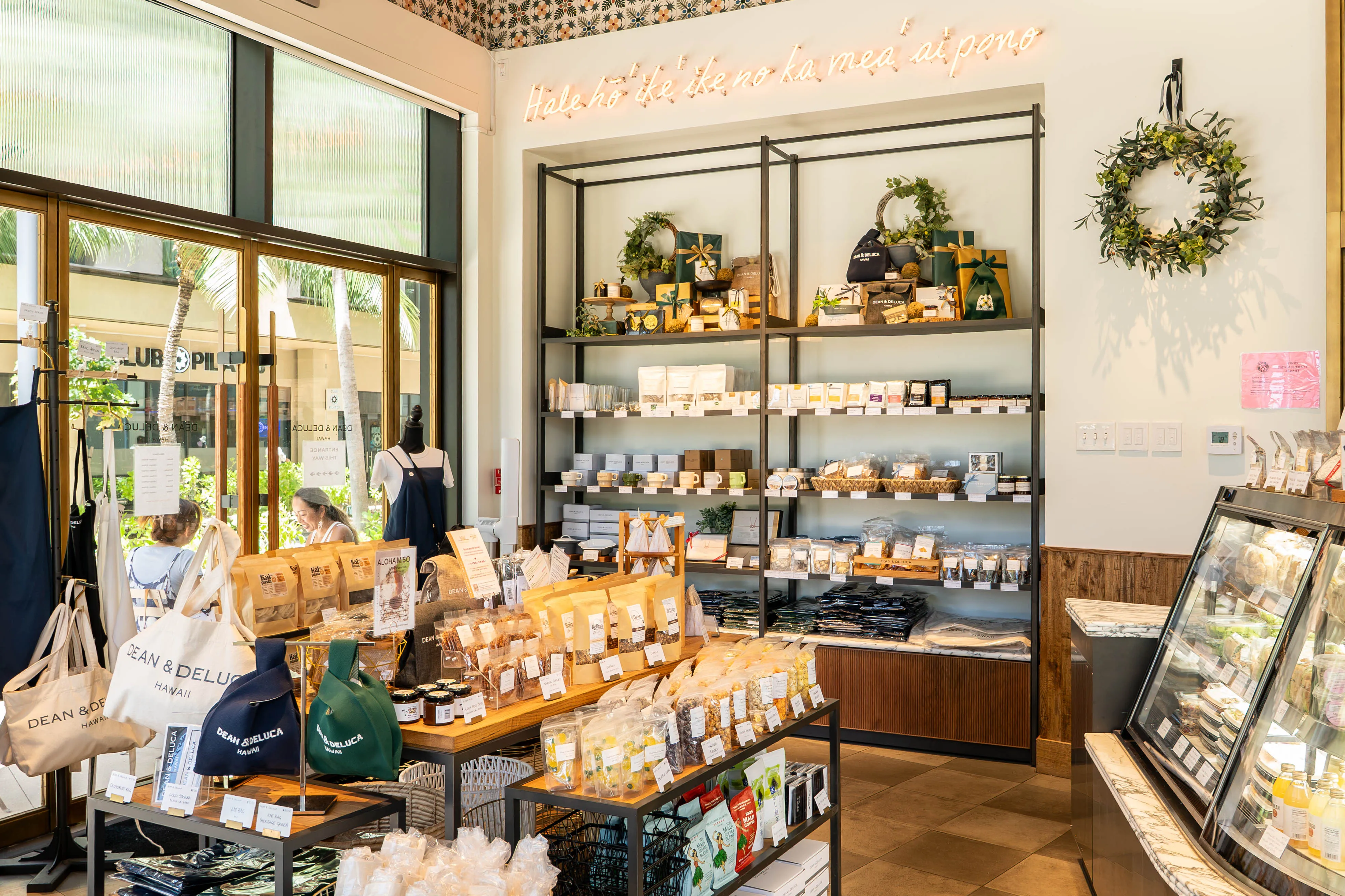 Dean & Deluca Hawaii カカアコ・コウラ店の店内